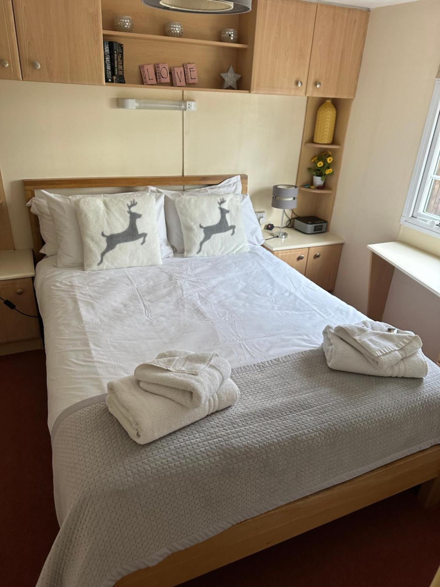 Static Mobile Home Set In Our 20 Acres Of Farmland Horspath Екстериор снимка
