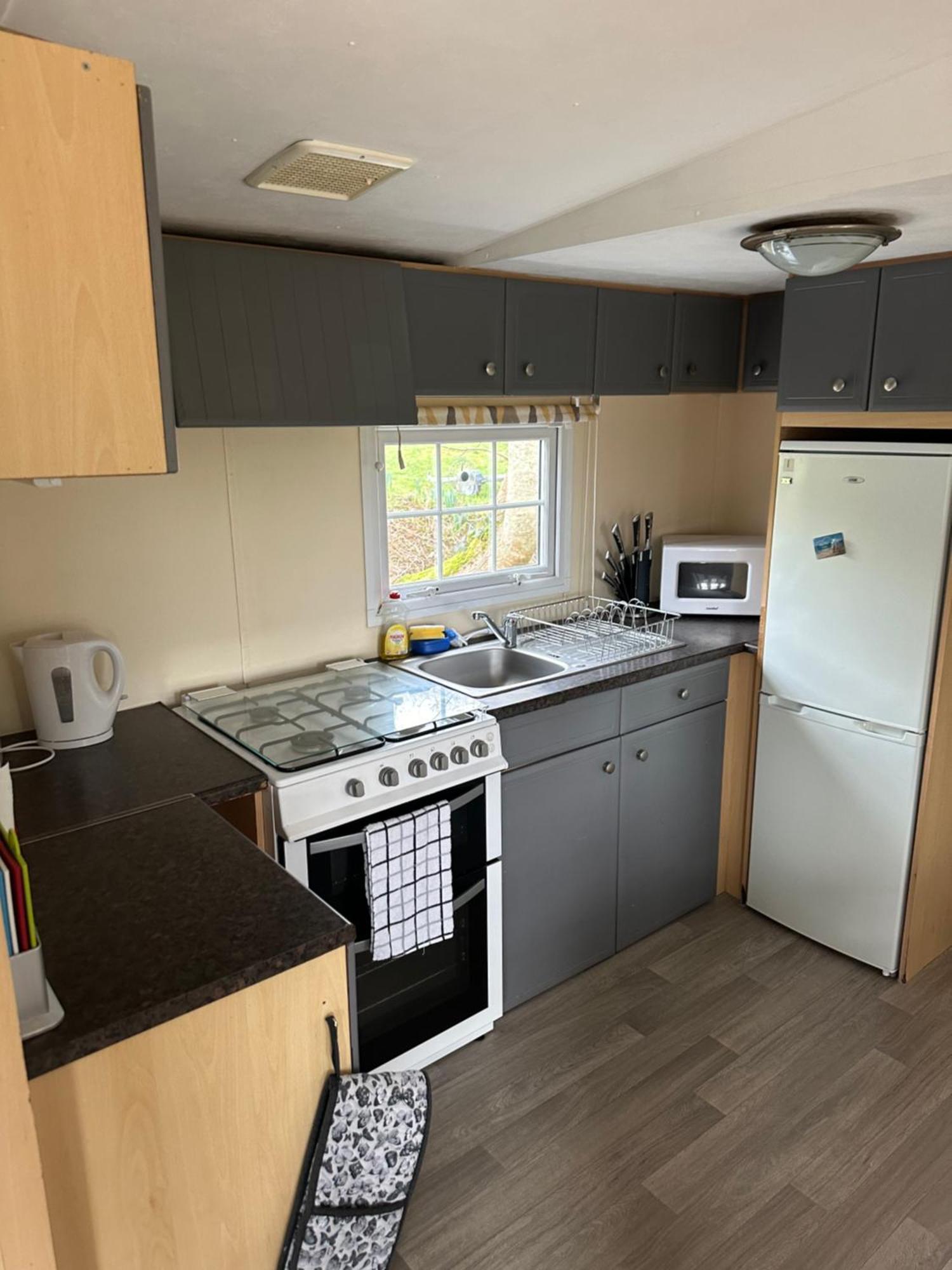 Static Mobile Home Set In Our 20 Acres Of Farmland Horspath Екстериор снимка